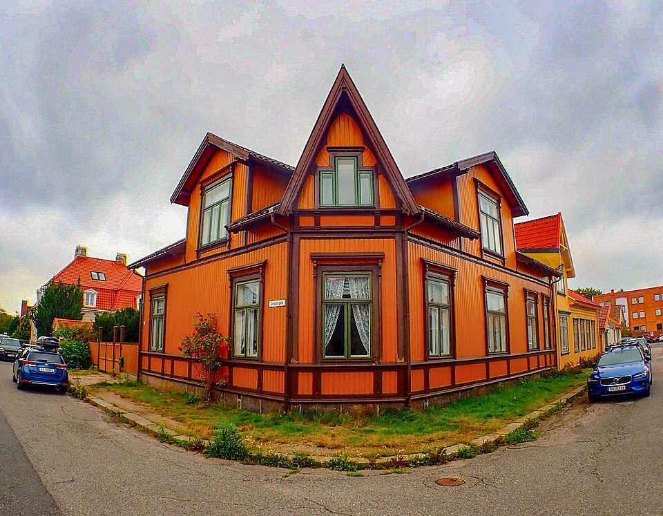 Fredrikstad — international and multi-region stores for local businesses