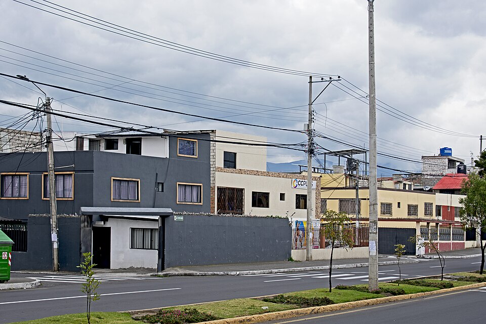 Ambato — local market for custom e-commerce platforms