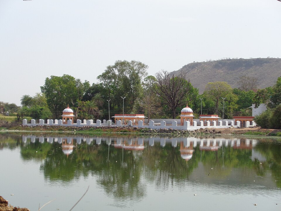 Shivpuri — local market for international and multi-region stores