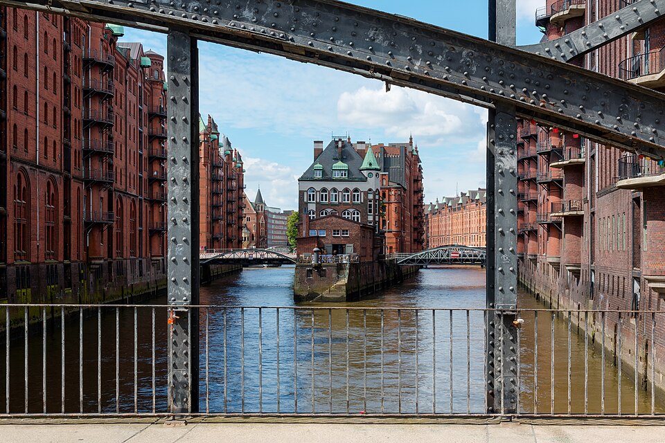 Hamburg — manufacturer and distributor portals for local businesses