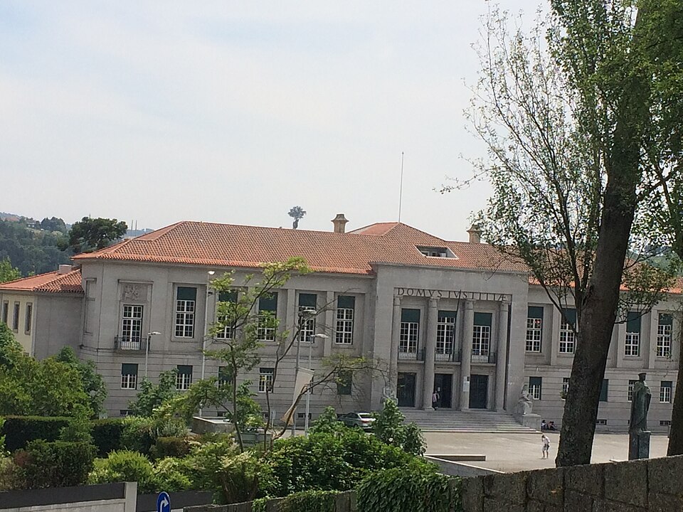 Guimarães — manufacturer and distributor portals for local businesses
