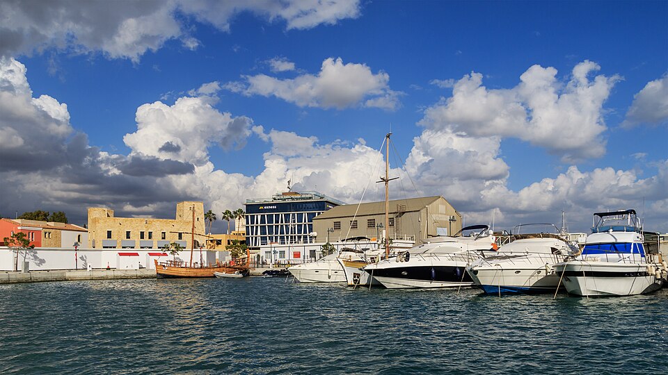 Limassol — manufacturer and distributor portals for local businesses