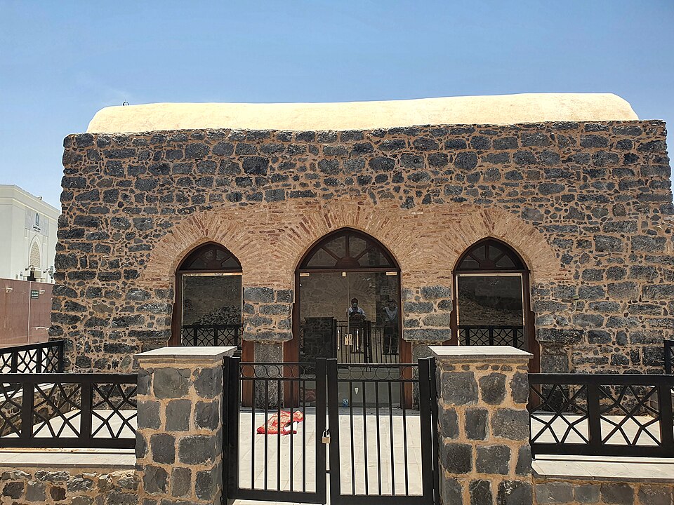 Madinah — manufacturer and distributor portals for local businesses
