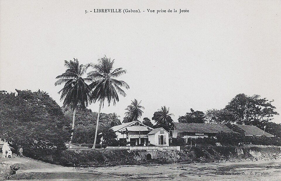 Libreville — international and multi-region stores for local businesses
