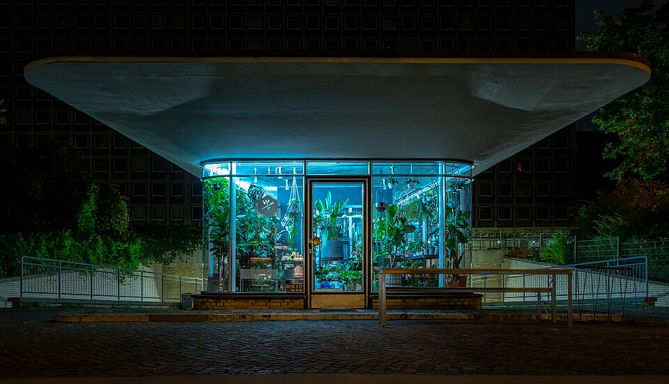 Hamburg — international and multi-region stores for local businesses