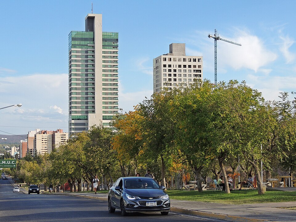 Neuquén — international and multi-region stores for local businesses