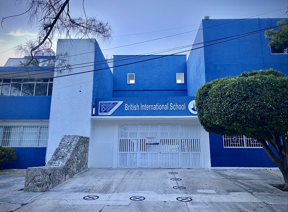 Cancún — international and multi-region stores for local businesses