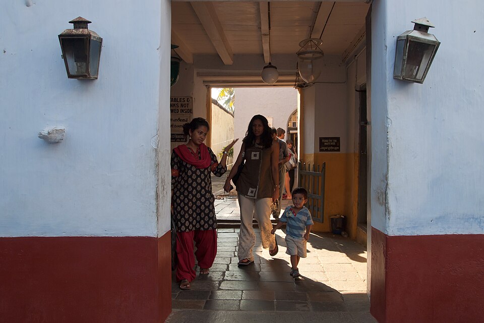 Kochi — local market for international and multi-region stores