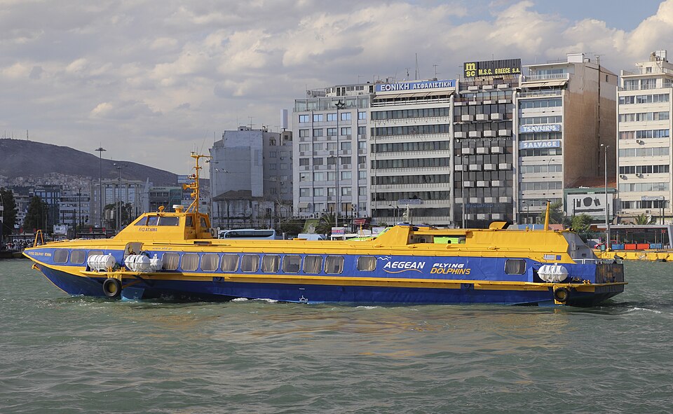Piraeus — local market for service booking platforms