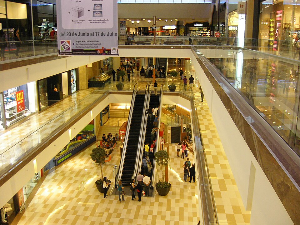 Escazú — local market for international and multi-region stores