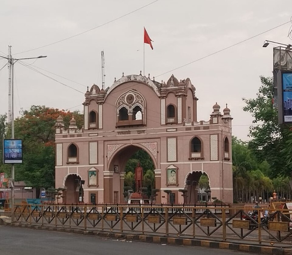Dewas — local market for online stores
