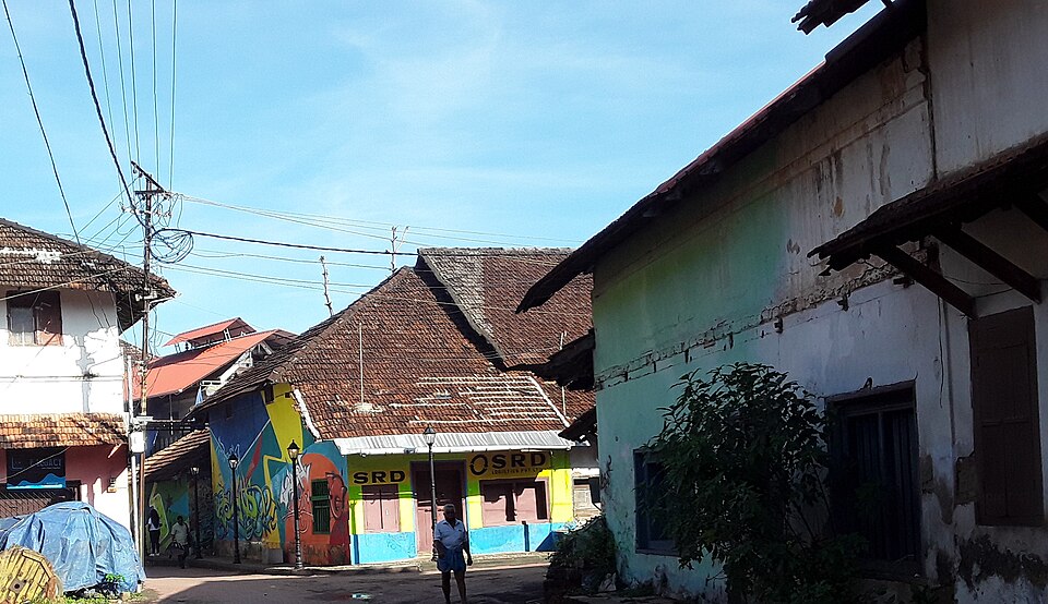 Thalassery — local market for custom e-commerce platforms