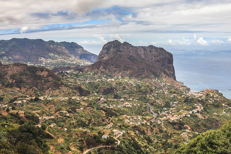 Santana — local market for mobile commerce apps