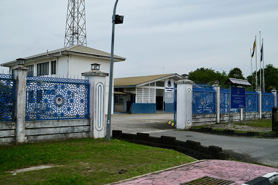 Tutong — local market for service booking platforms
