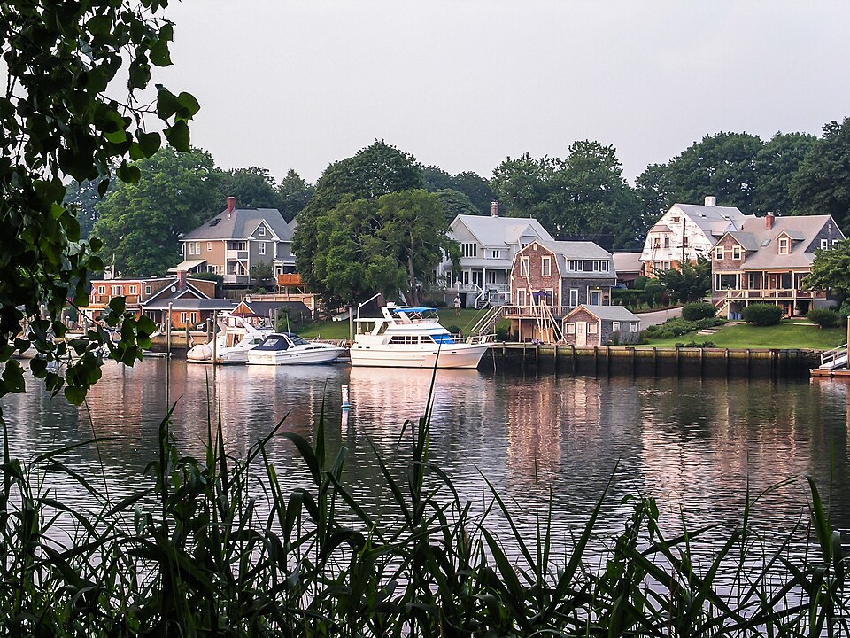 Warwick — local market for online stores