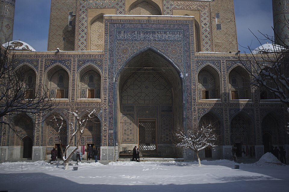 Samarkand — local market for international and multi-region stores