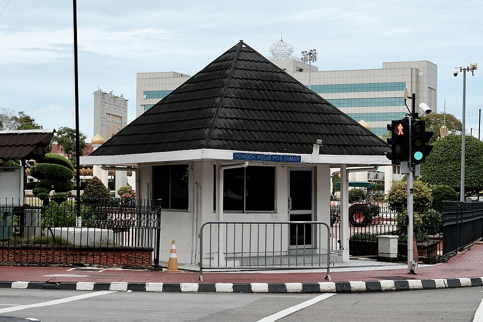 Brunei — local market for mobile commerce apps