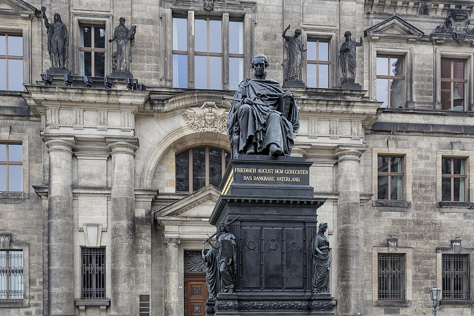 Dresden — local market for service booking platforms