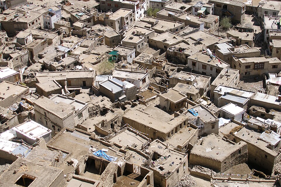 Leh — local market for international and multi-region stores