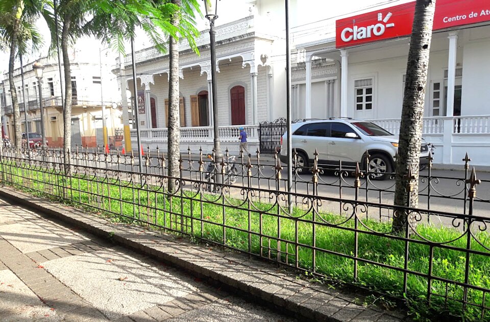 La Vega — local market for online stores