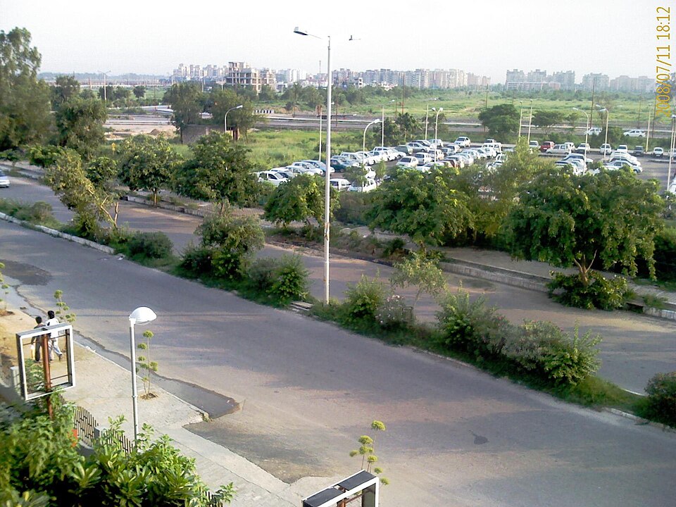 Dwarka — local market for custom e-commerce platforms