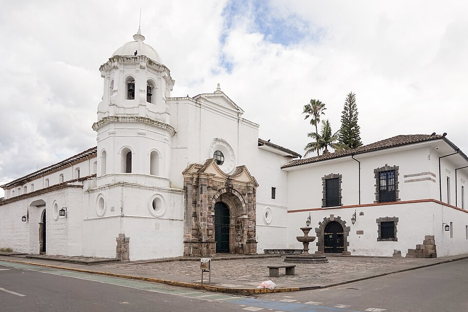 Santo Domingo de los Colorados — local market for online stores