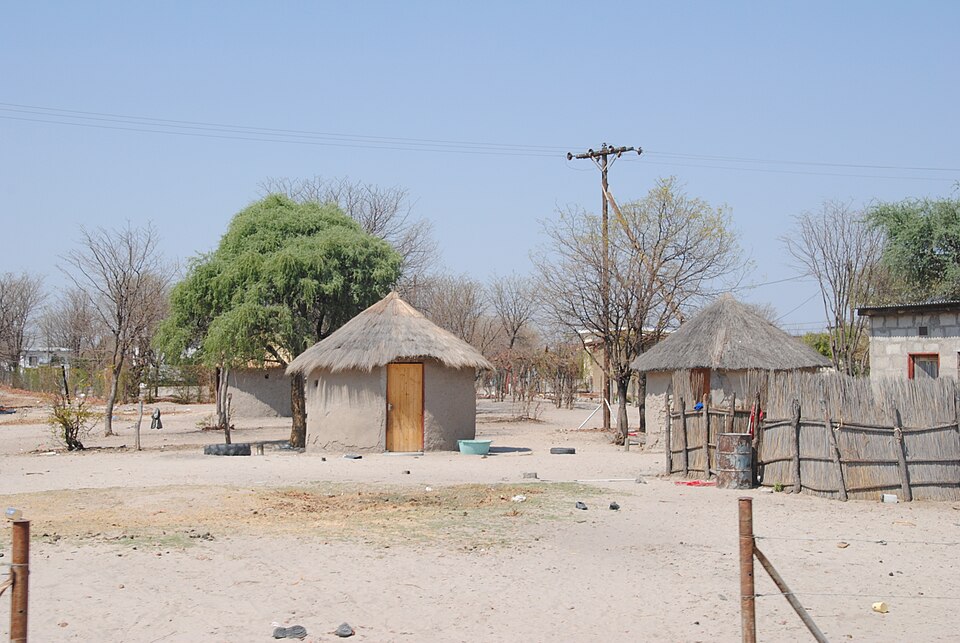 Maun — local market for manufacturer and distributor portals