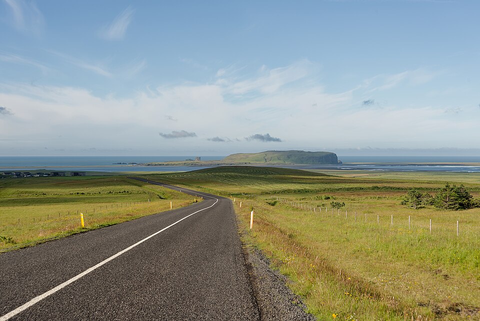 Iceland — manufacturer and distributor portals for local businesses