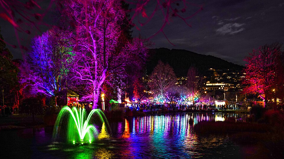 Queenstown — local market for mobile commerce apps