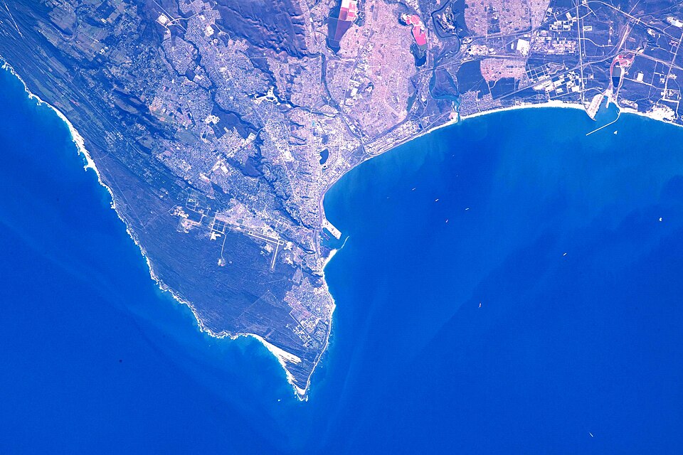 Gqeberha (Port Elizabeth) — local market for manufacturer and distributor portals