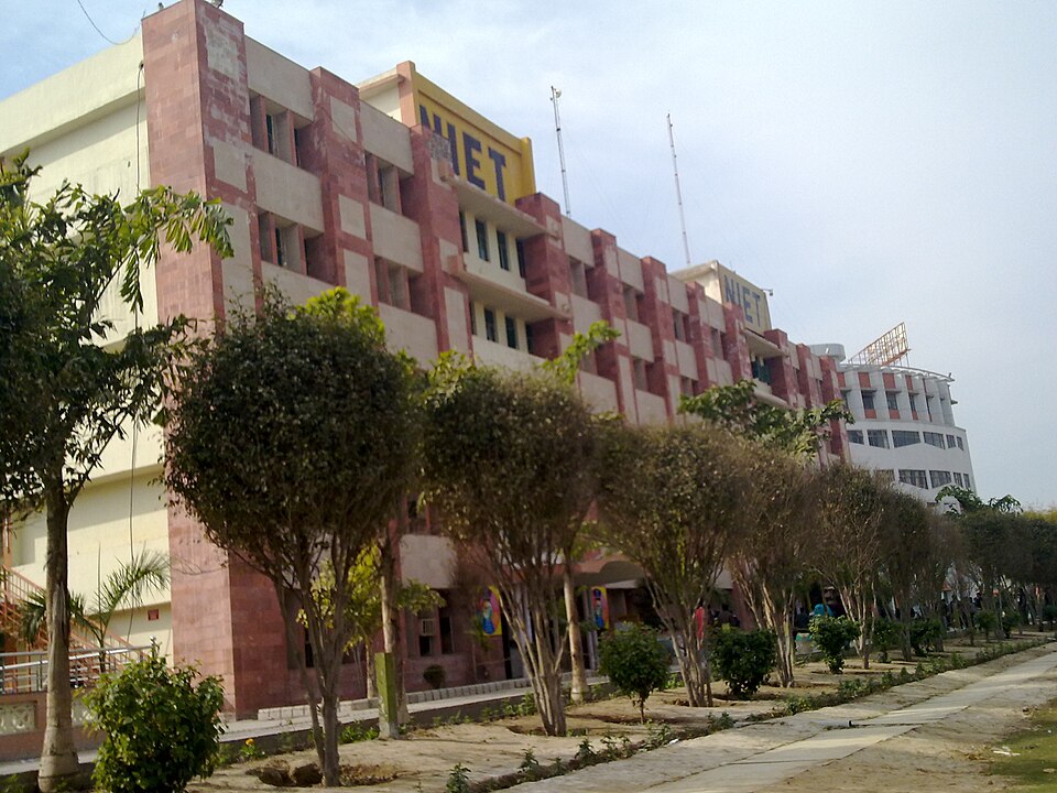 Noida — international and multi-region stores for local businesses