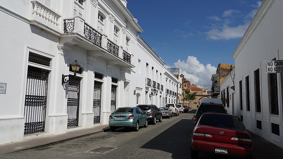 Santo Domingo — manufacturer and distributor portals for local businesses