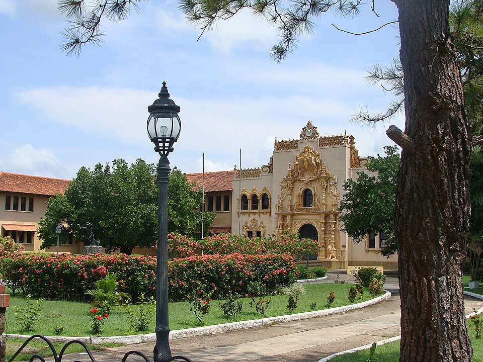 Santiago de Veraguas — local market for multi-vendor marketplaces