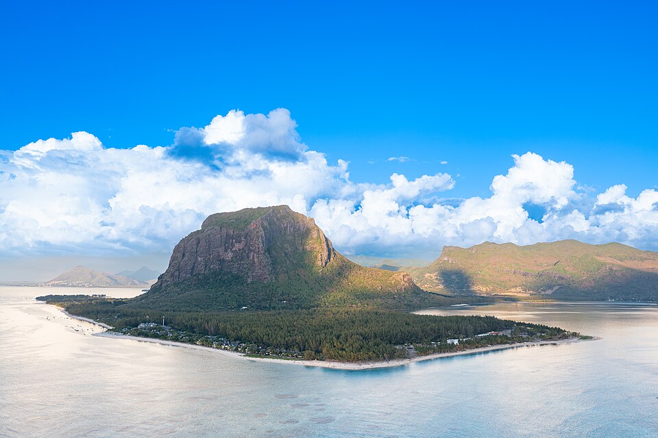 Mauritius — international and multi-region stores for local businesses