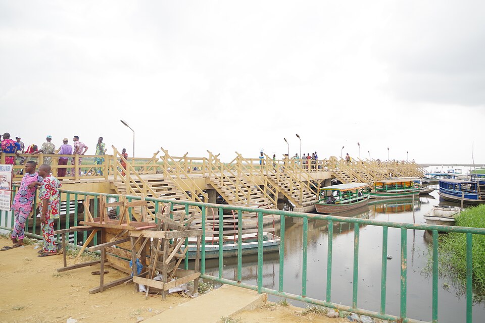 Abomey-Calavi — manufacturer and distributor portals for local businesses