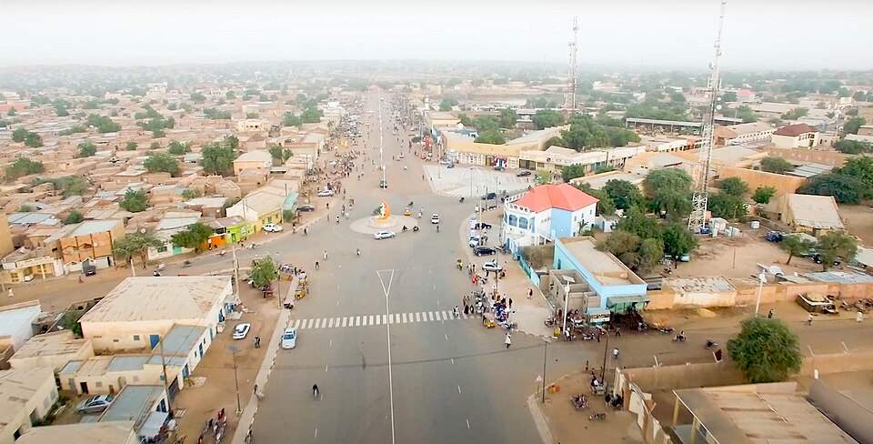Zinder — local market for online stores