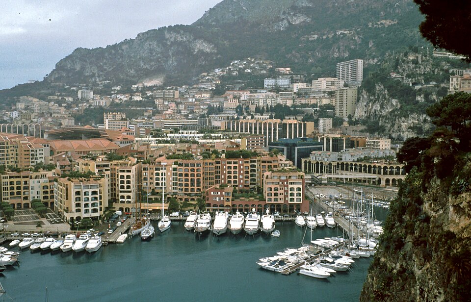 Fontvieille — local market for service booking platforms