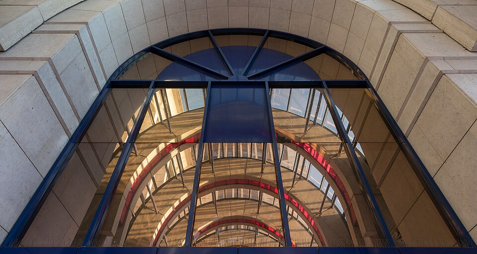 Lisbon — manufacturer and distributor portals for local businesses