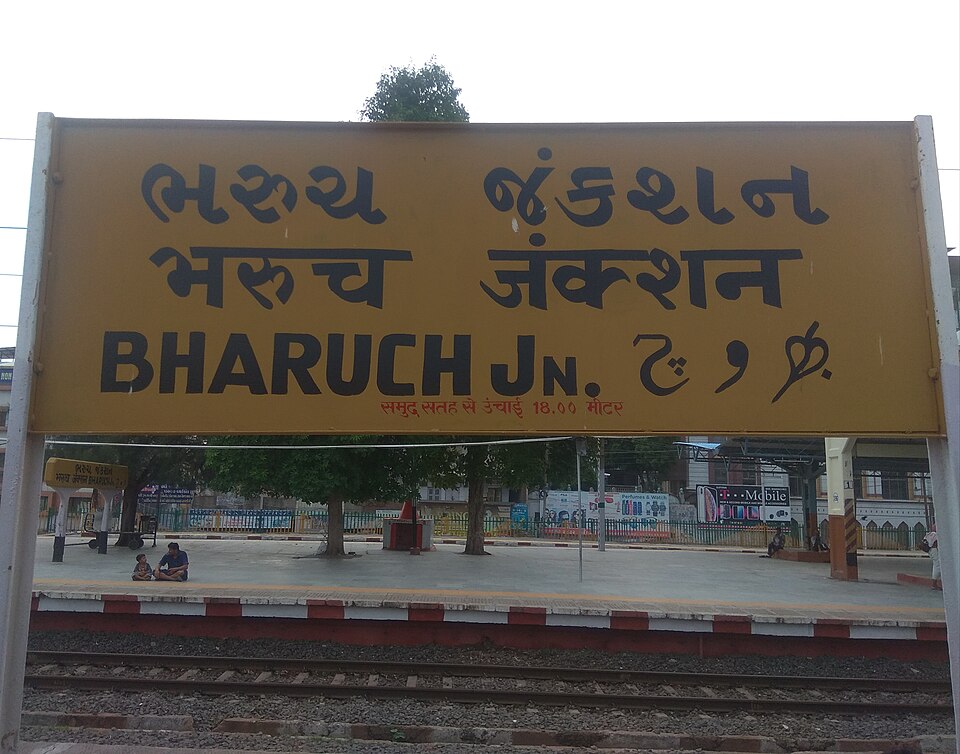 Bharuch — local market for mobile commerce apps
