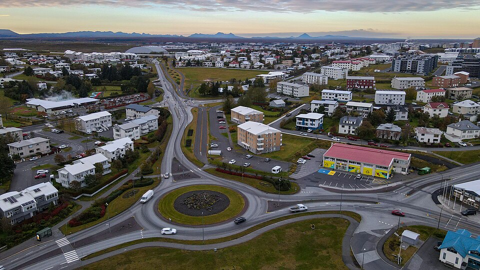 Hafnarfjörður — local market for custom e-commerce platforms
