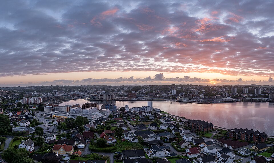 Sandnes — local market for mobile commerce apps