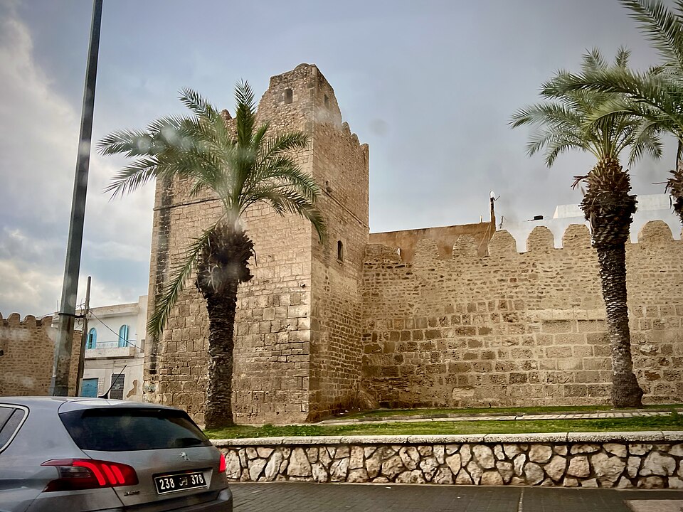 Sousse — local market for mobile commerce apps