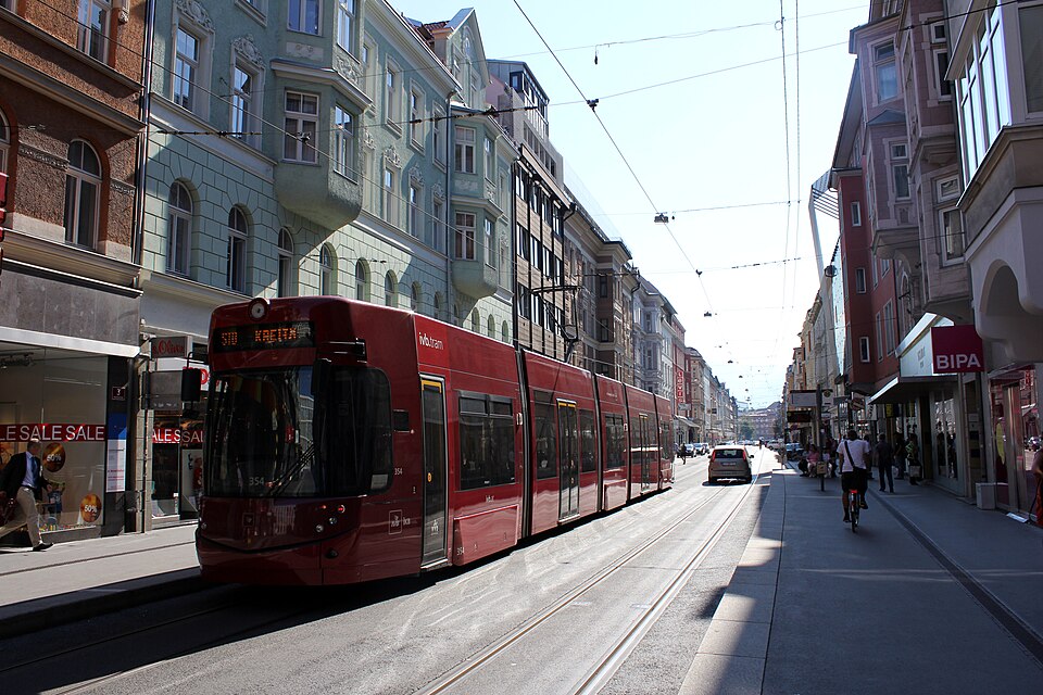 Innsbruck — international and multi-region stores for local businesses