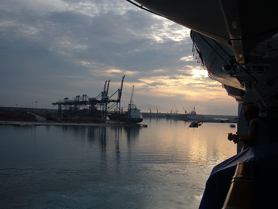 Freeport — manufacturer and distributor portals for local businesses