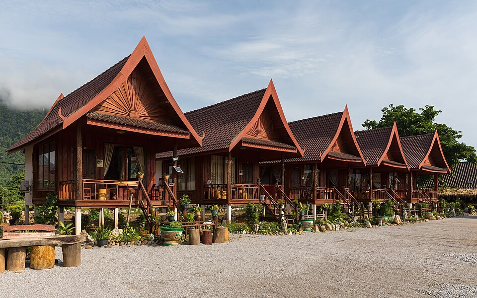 Vang Vieng — local market for subscription and membership platforms