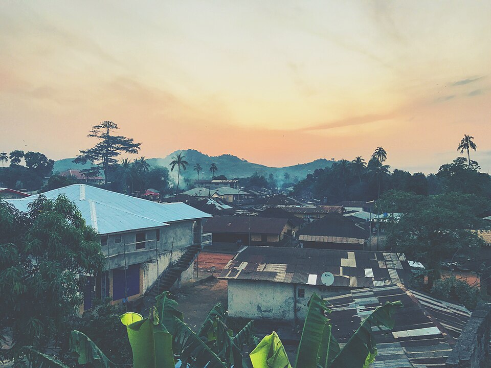 Makeni — local market for online stores