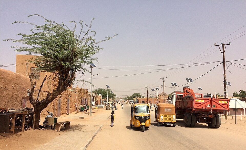 Agadez — local market for custom e-commerce platforms
