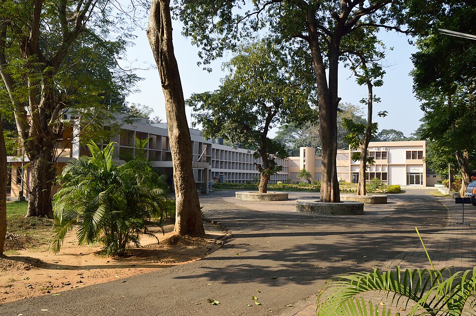 Kharagpur — international and multi-region stores for local businesses