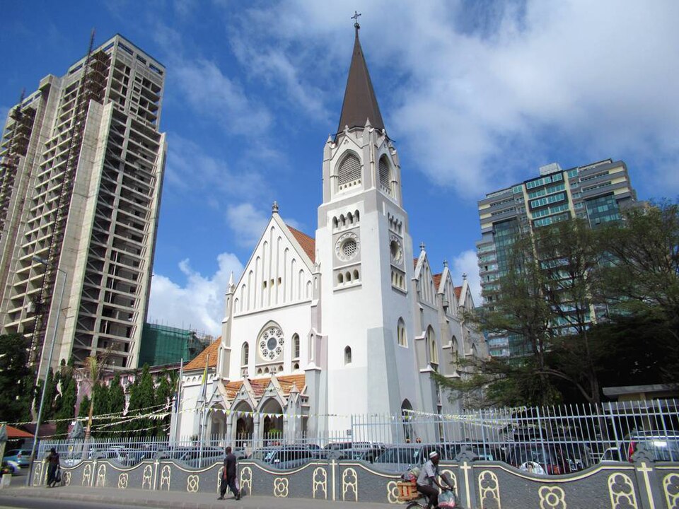 Dar es Salaam — local market for online stores