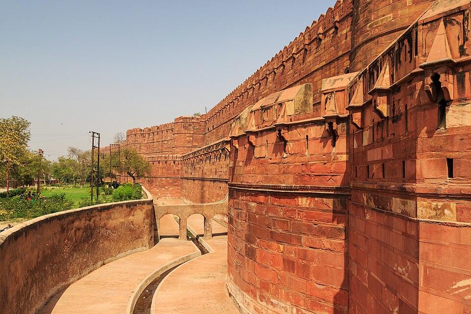 Agra — local market for service booking platforms